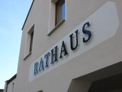 Rathaus Schriftzug