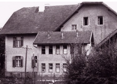 Grossansicht in neuem Fenster: Schulchronik Roßbach - Schulhaus 1906